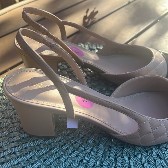 NWT size 11 Marc Fisher Slingback Pumps. Color: Natural, Black - Picture 4 of 9